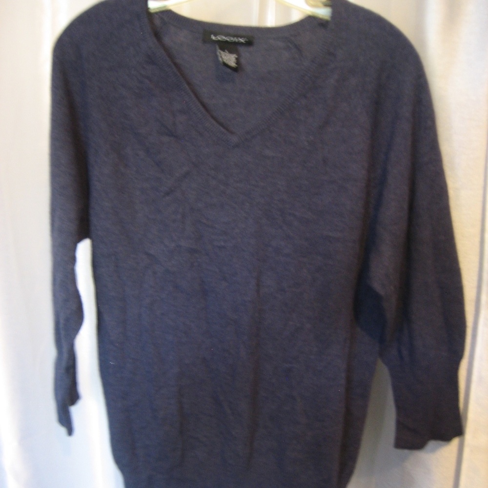 Logix Navy Blue V Neck 3/4 Sleeve Sweater 35%Polyester/35%Nylon/15%Angora Sz L